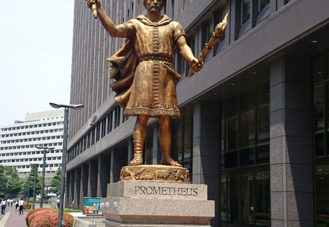 プロメテウス像は日本石油が昭和63年に創立百周年を迎えた記念の像です