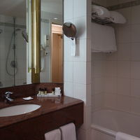 バスタブもあって、清潔なバスルーム