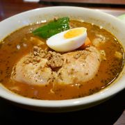 アメリカンな店内で頂くスープカレー@馬車道