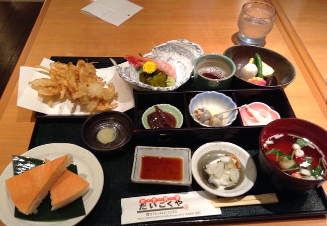 富山の郷土料理が味わえます