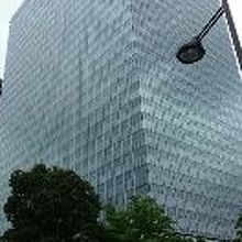 大崎駅前にある大きなオフィスビルです