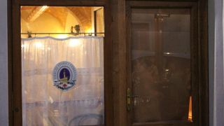 地元の方に人気のある店