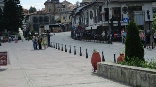 ヴェリコ・タルノヴォは、人口約７万の地方都市で、人気の観光地です。