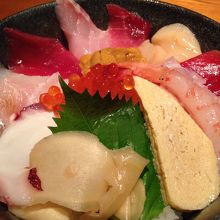 真ん中に，ウニ！