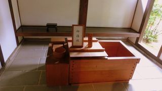 静寂に包まれながら昔を偲ぶ