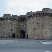城壁の門