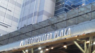 おしゃれな外観の駅前ビルです