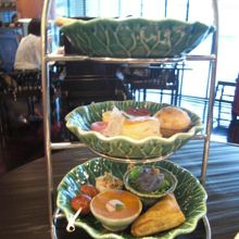 一番下のプレートから食べましょう