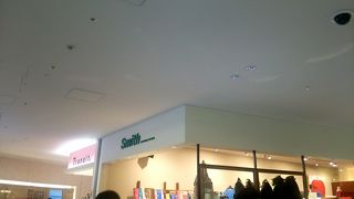 国内外の文房具が取り扱われています