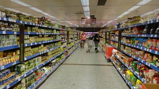 スーパーにはスペイン土産が一杯