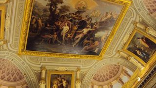 美しい館のなかで鑑賞