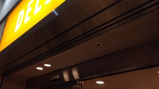 ルクアの横にある