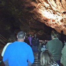 天井の低いところもあり注意して進みます