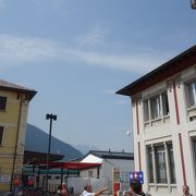 イタリアのティラーノ駅とスイスのティラーノ駅が隣り合う　＠ティラーノ駅