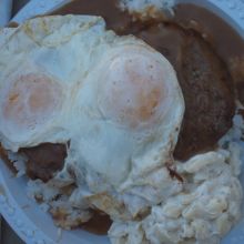 こちらはミニではなく普通サイズのロコモコ