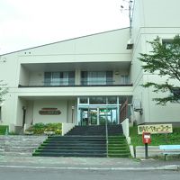 向かって右側が、宿泊した旧館