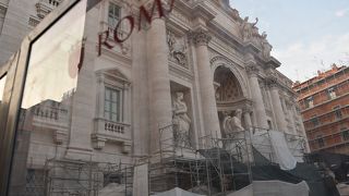 引き続き大規模修復中