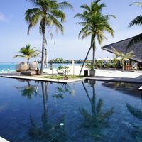 パブリックプールとレストラン「サムサラ」