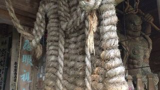 大きな童が迎えてくれます