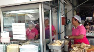 ピンクのカオマンガイ