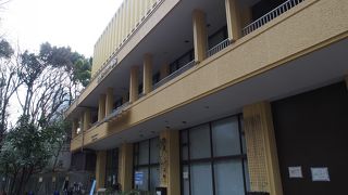 公園の隅にひっそりあります