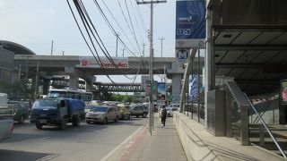 昼のペッチャブリー駅