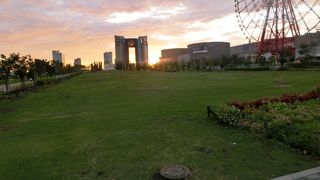 とても静かな早朝の公園