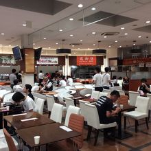 フードコート内