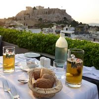 夕陽を浴びたルーフトップ８Fにあるレストランでの夕食開始