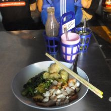 汁無し麺は具沢山＆薄味で美味しい！