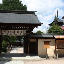 駅前通りから望む