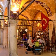 一番古くに建てられた中央部にはカフェがある