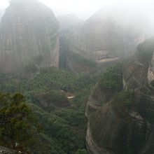 高いところまで登ってきました。