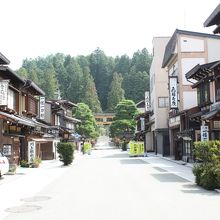 鳥居近くから望む