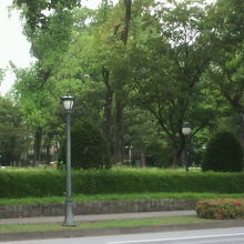 紀伊國坂の上がった所の、迎賓館の向かいにある若葉東公園