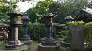 絵になる燈籠です