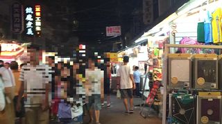 にぎわいは台北の夜市ならでは