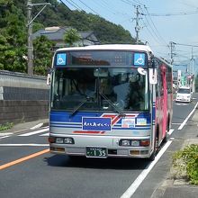 西海橋ゆきのバスに乗って２０分ほど。