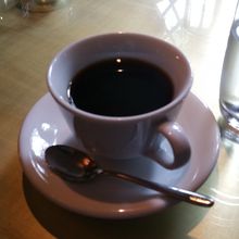 食事を終えると場所を変えてコーヒー