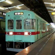 主力の５０００系は４０年選手。