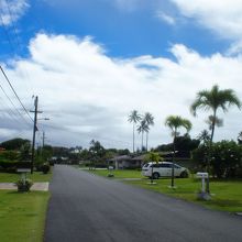 街の周りは高級住宅街なので治安も安心です。