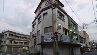 夕暮れ時の、レトロな街歩き。