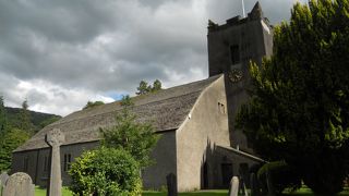 ワーズワースが眠る墓があります