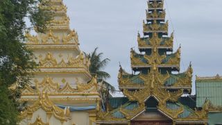 敬虔な参拝者たち