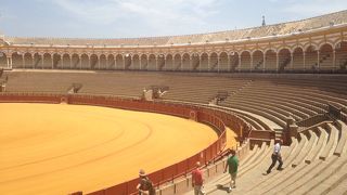 大きくてキレイな闘牛場