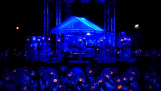 幻想的な美に酔いしれる。しかし、当日は雨が降らないか、ハラハラドキドキ