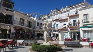 デ ラ コンスティツーション広場