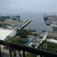 室内より（11階）よりマニラ湾を望む