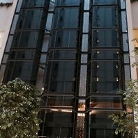 中央にある吹き抜けが素晴らしいです