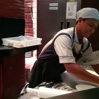 アクアの横？　おいしいピザの調理中